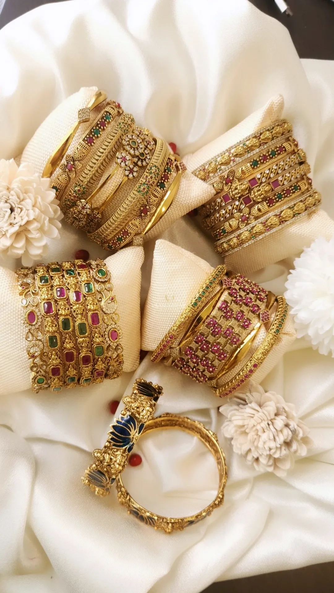 BANGLES & BRACELETS