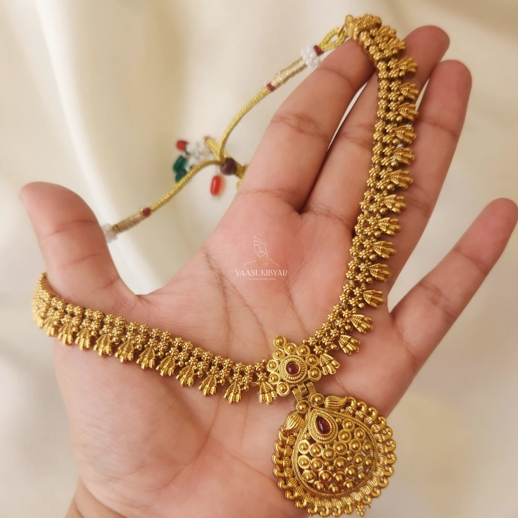 Kaarthika non-idol necklace set